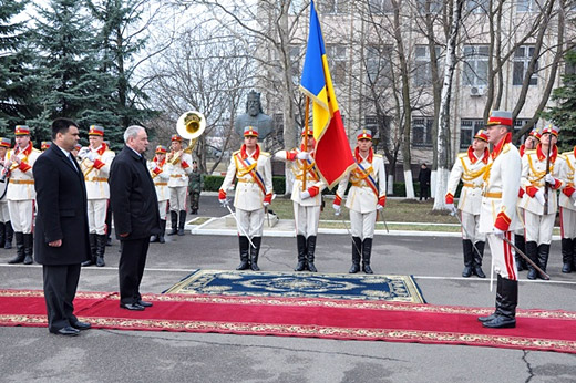 Concurenţa dintre împuternicirile comandantului suprem şi ministrului Apărării